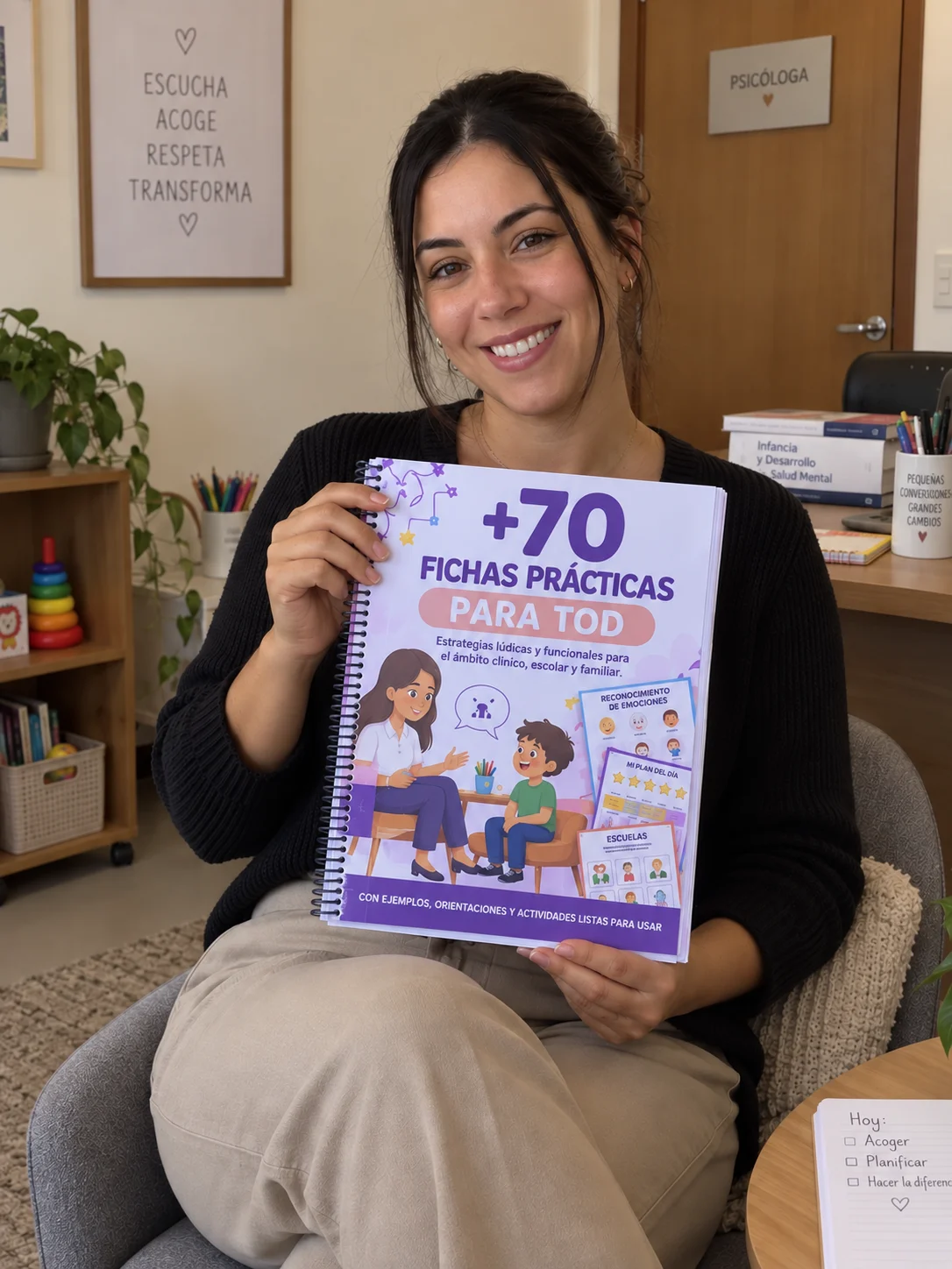 Psicóloga usando las fichas prácticas para TOD